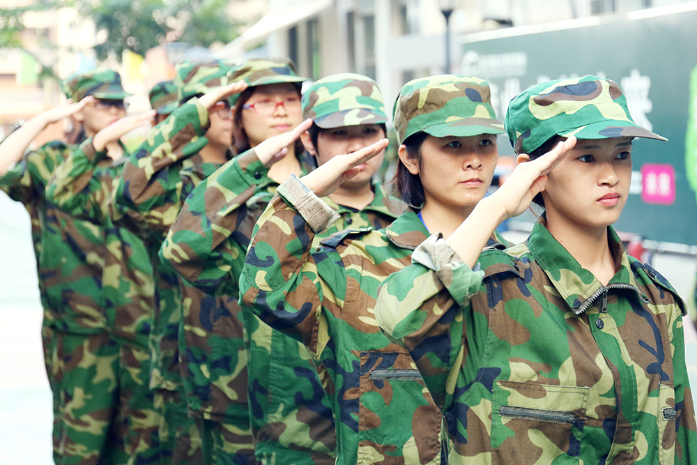 ��װ���� �Բ��ഺ