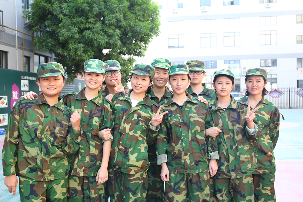 ��װ���� �Բ��ഺ