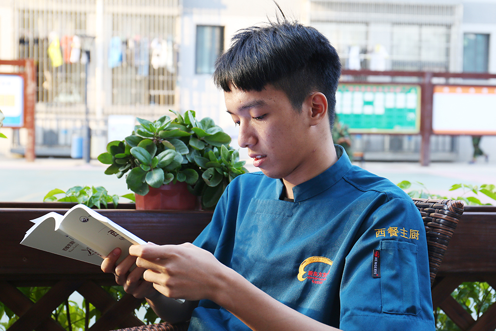 ѡ��ѧ��ʦ���������²��Ṽ�����ǵ�Ŭ��