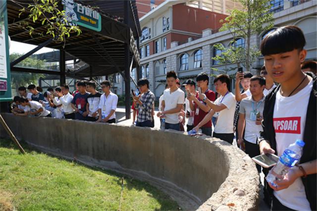 �����¶������ѧУ