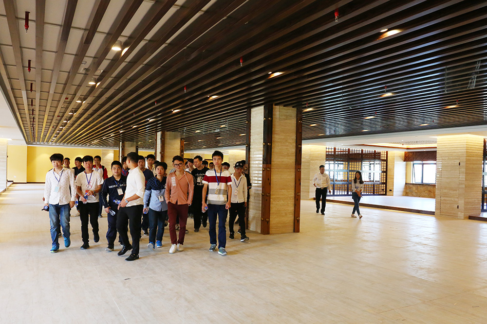  ѧ�Ӳι����������Ϸ��