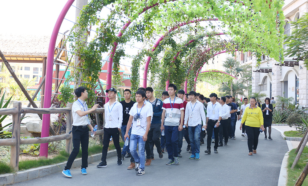  ѧ�Ӳι����������Ϸ��