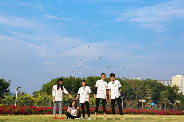 �����¶������ѧУ