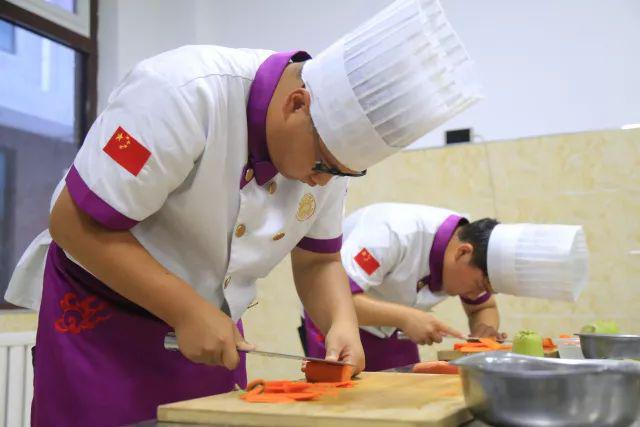 �����¶������ѧУ