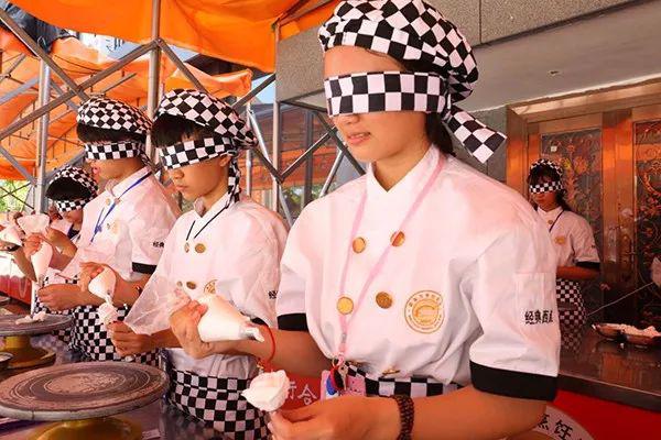 �����¶������ѧУ