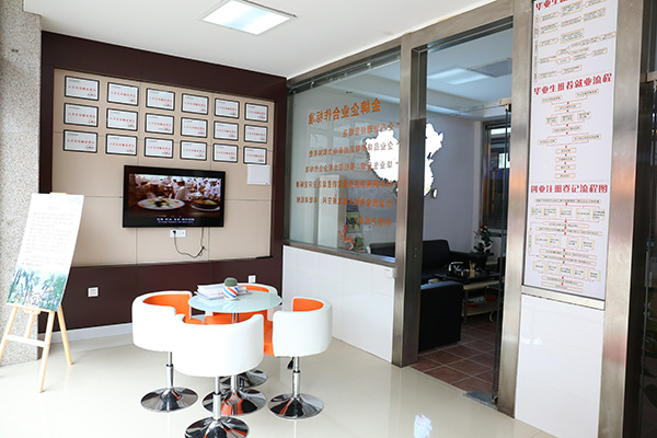 �����¶������ѧУ