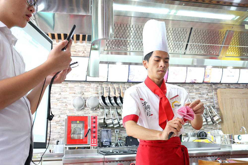 �����µ������߲�ʢ��