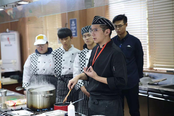 �����¶������ѧУ