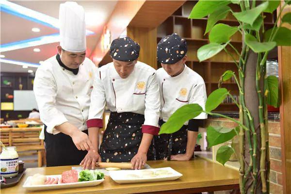 �����¶������ѧУ