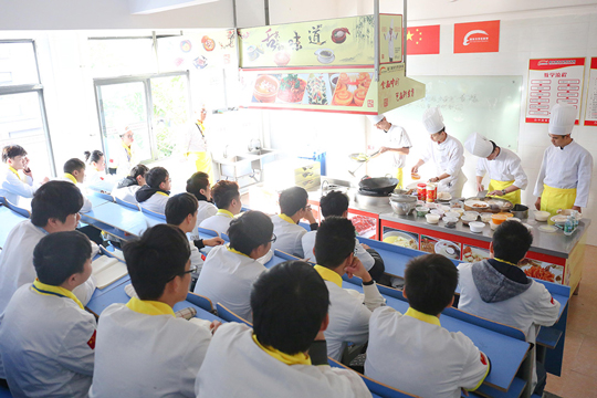 ���������Ǹ���У�������ѧԱ��ѵ