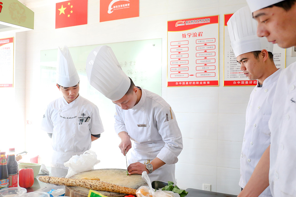 ���������Ǹ���У�������ѧԱ��ѵ