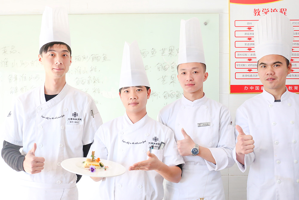 ���������Ǹ���У�������ѧԱ��ѵ