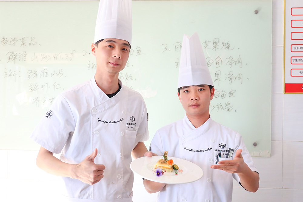 ���������Ǹ���У�������ѧԱ��ѵ