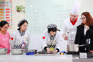 �ٷ׷����ӵ����䣬Ϊ����ͣ��