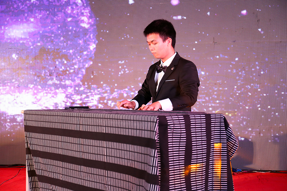 ���趯�ഺ ��������һ�Ͷ�����������