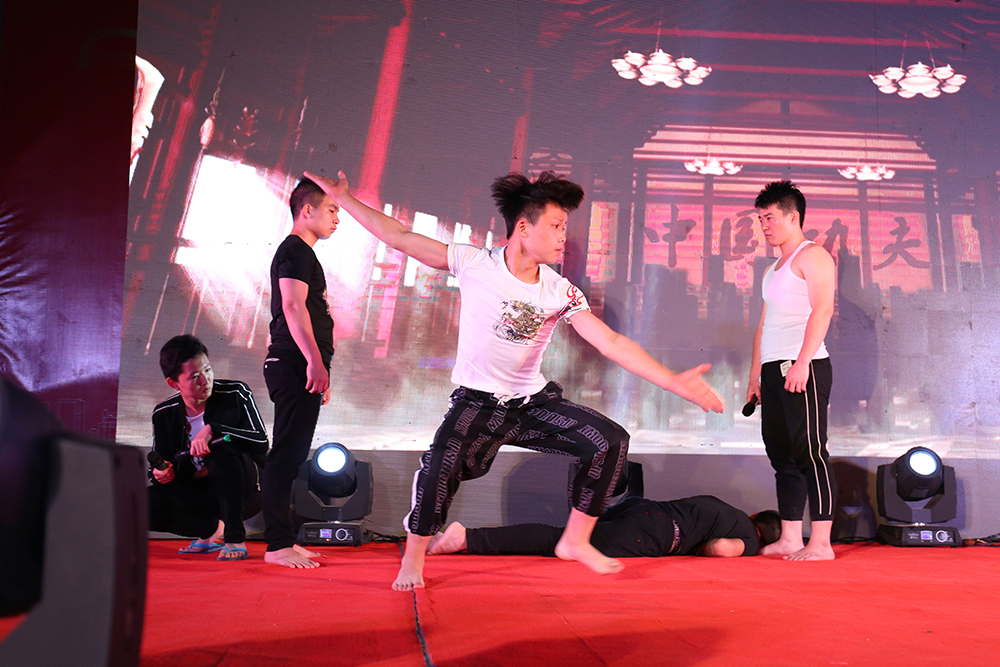 ���趯�ഺ ��������һ�Ͷ�����������