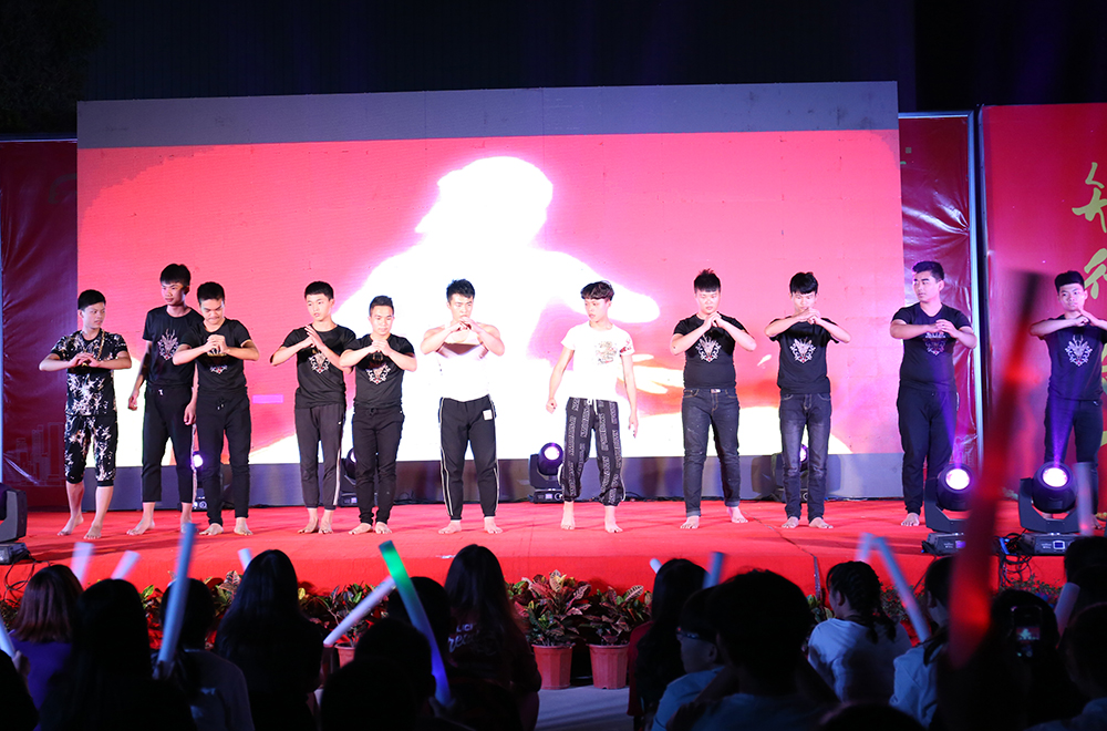 ���趯�ഺ ��������һ�Ͷ�����������