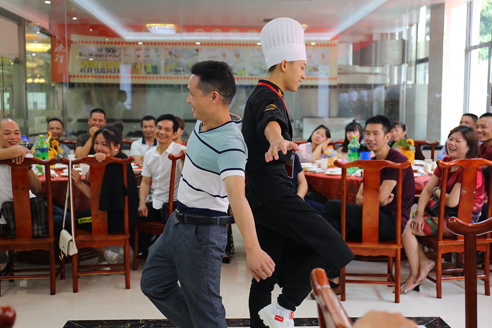 �ж�ͼ������ĸ�׽ڼҳ������