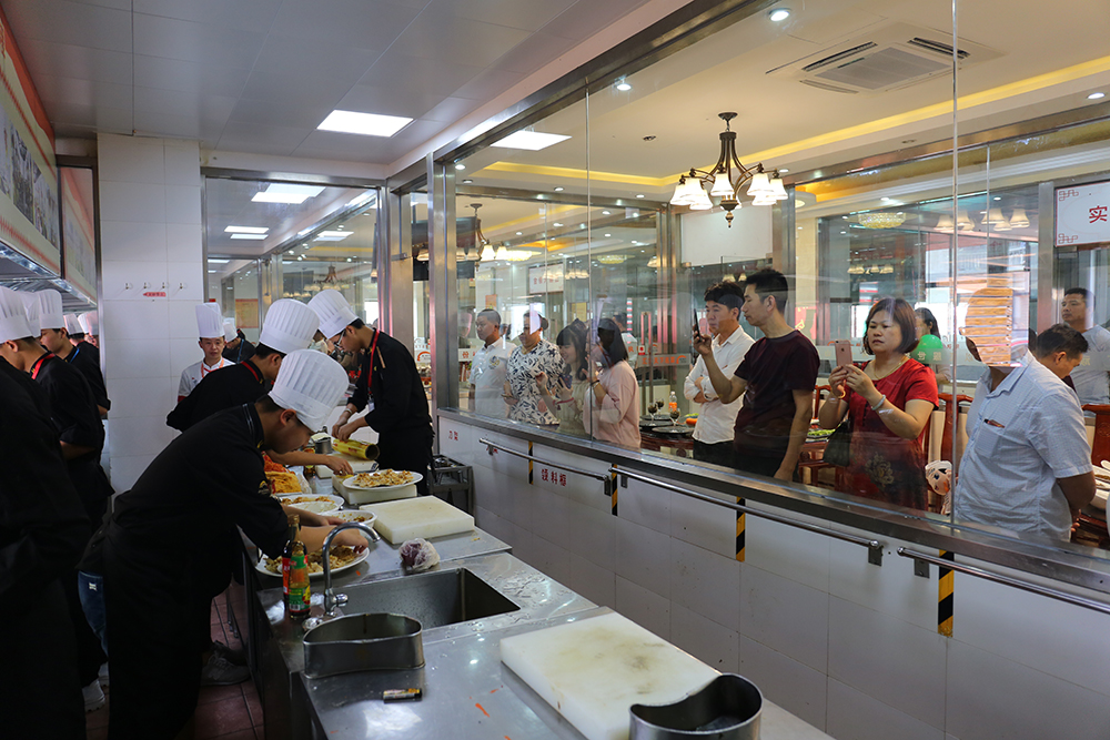 �ж�ͼ������ĸ�׽ڼҳ������