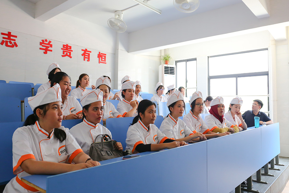 �������� �Ҹ��¶��� �л���ʳ��ѵ��