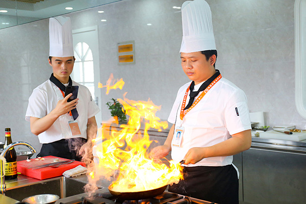 �����¶������ѧУ