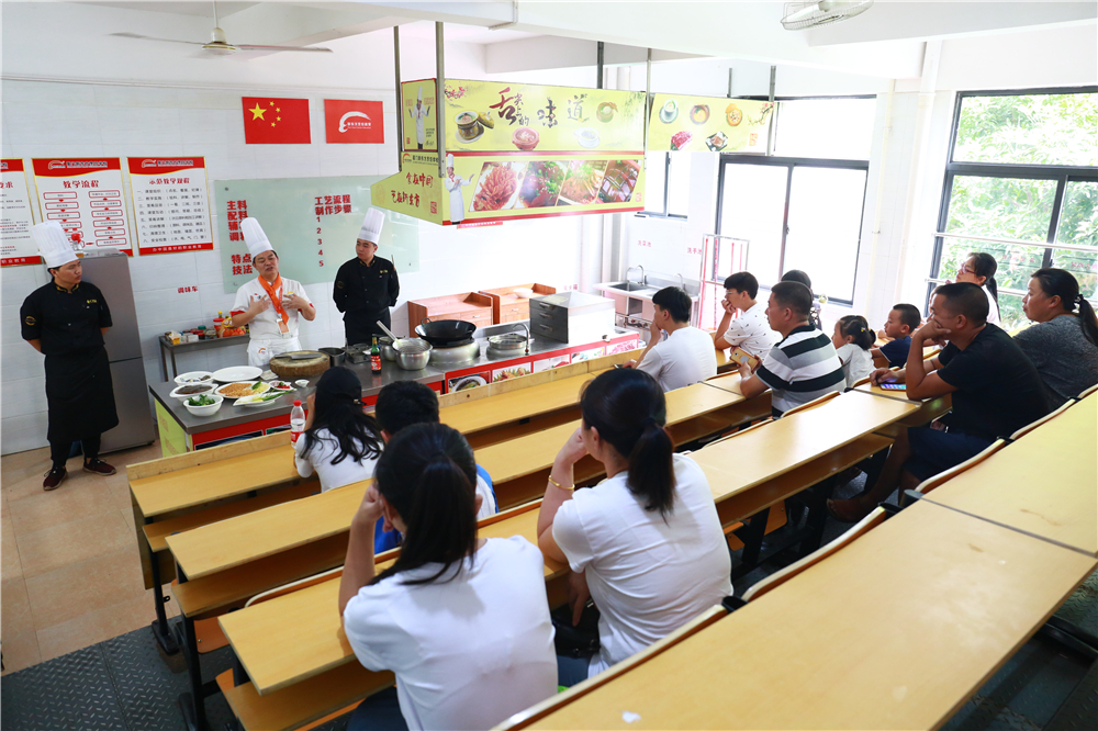 ������ѧ�ڶ��ڡ��������塱ʳ��¬��ʦ�����