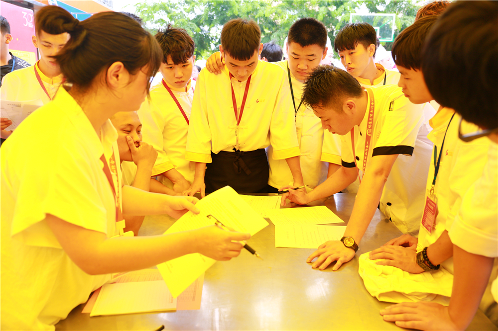 Ϊ���뱼�� | У�����������ʽ�ߵ�����У԰˫ѡ��