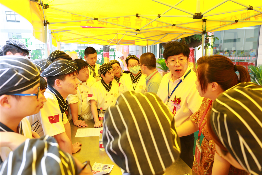 Ϊ���뱼�� | У�����������ʽ�ߵ�����У԰˫ѡ��