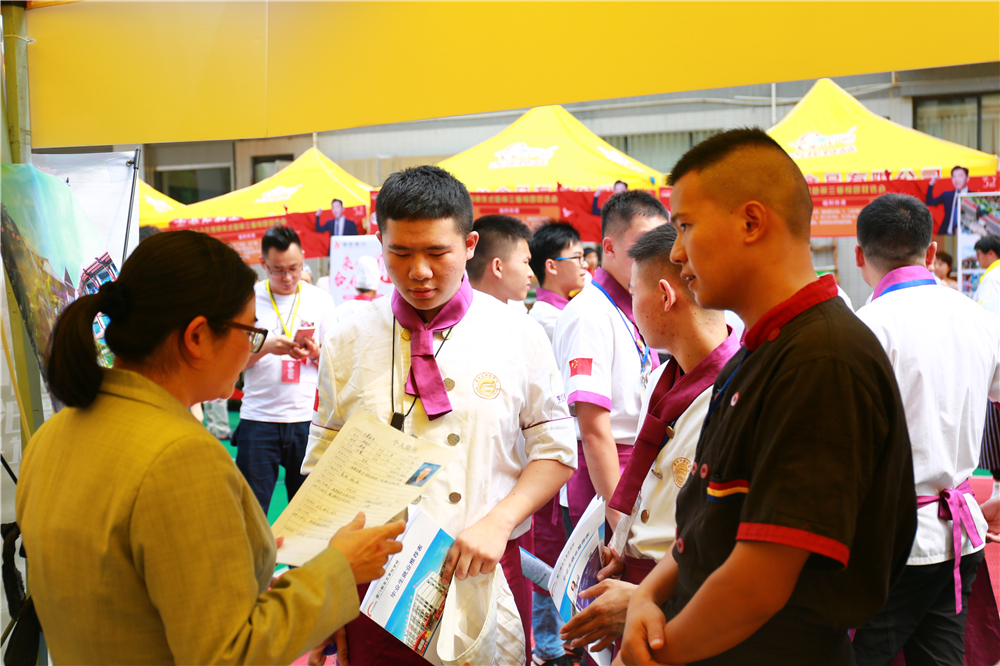 Ϊ���뱼�� | У�����������ʽ�ߵ�����У԰˫ѡ��