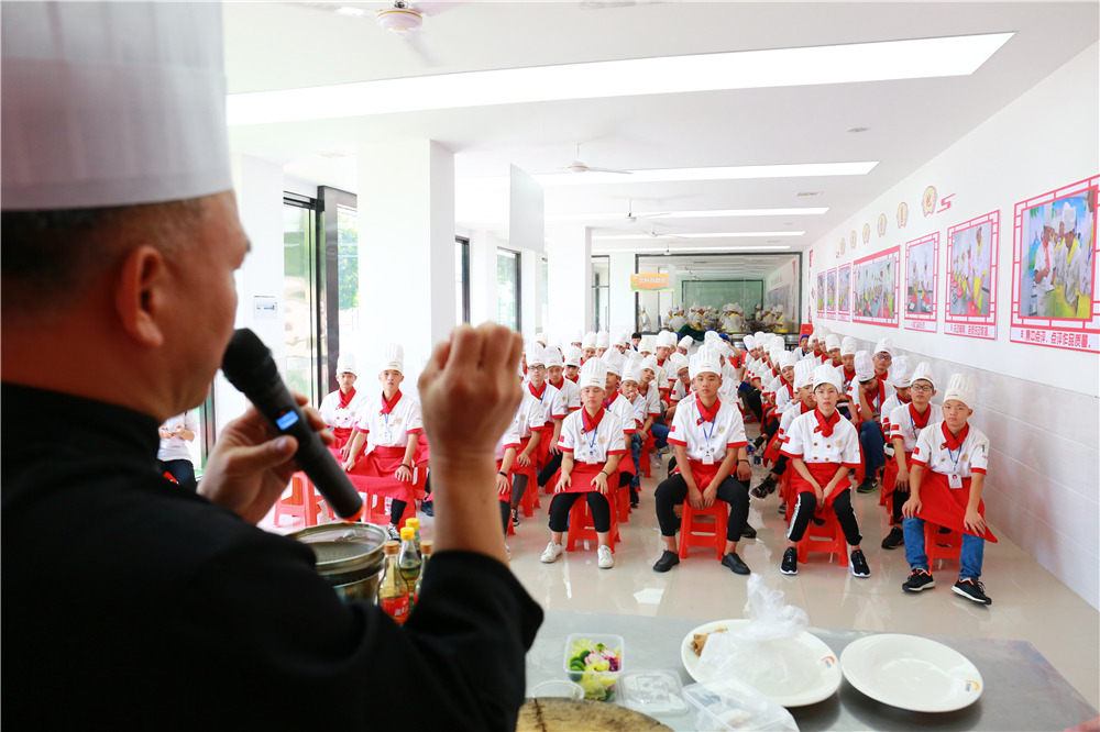 �����ܳ���У԰