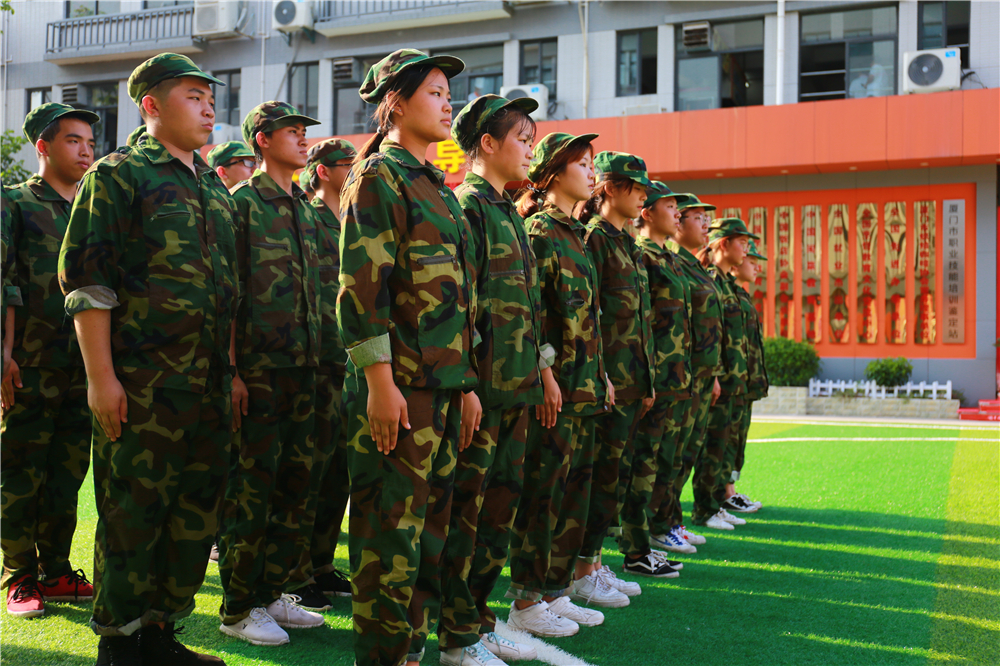 Ӣ���ˬ�������¶������ѧУ������ѵ