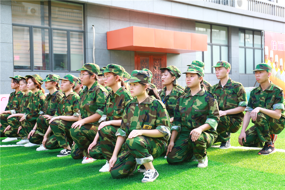 Ӣ���ˬ�������¶������ѧУ������ѵ