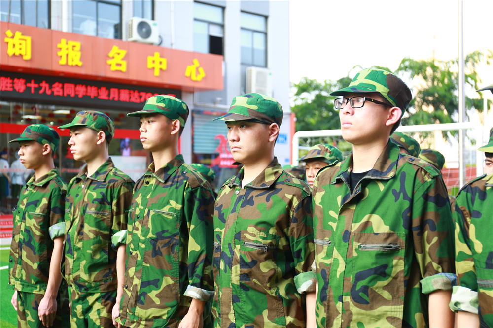 Ӣ���ˬ�������¶������ѧУ������ѵ