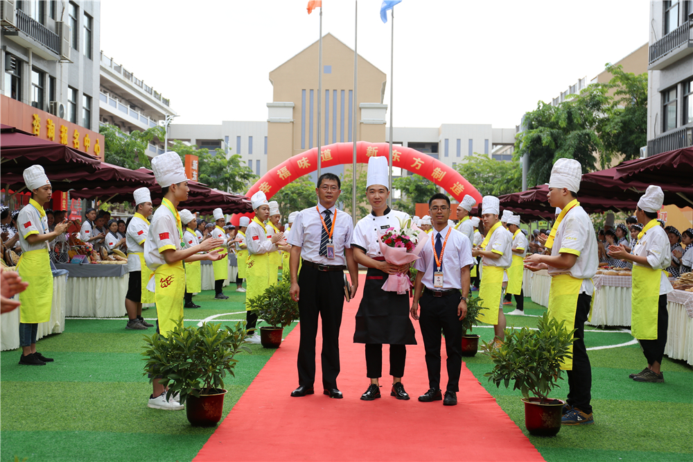 �����ͬ��ح�ɹ�ѧ�ӽ�У԰