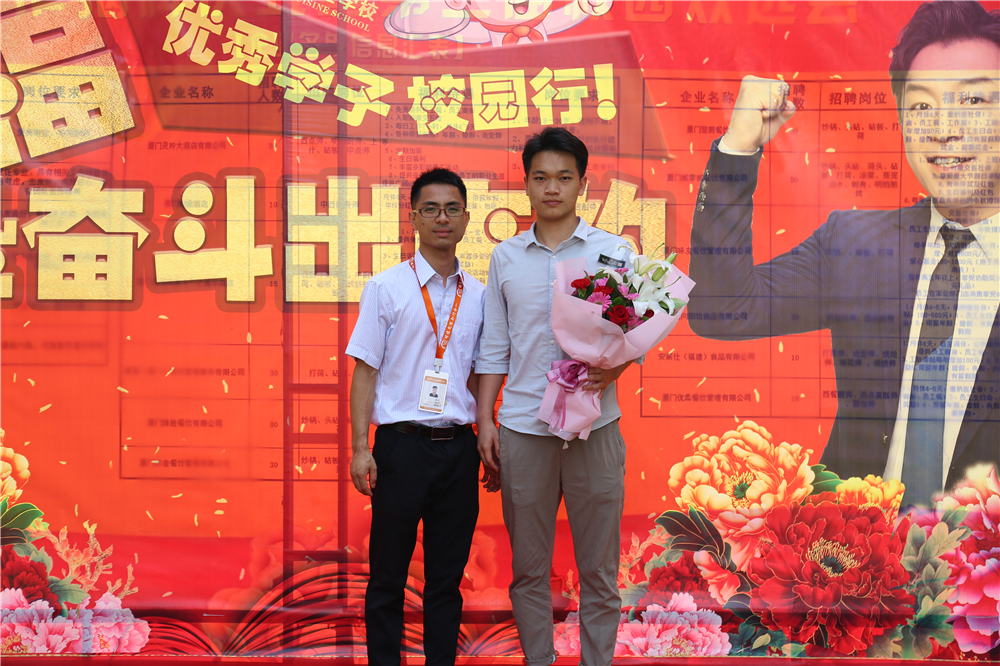 �����ͬ��ح�ɹ�ѧ�ӽ�У԰