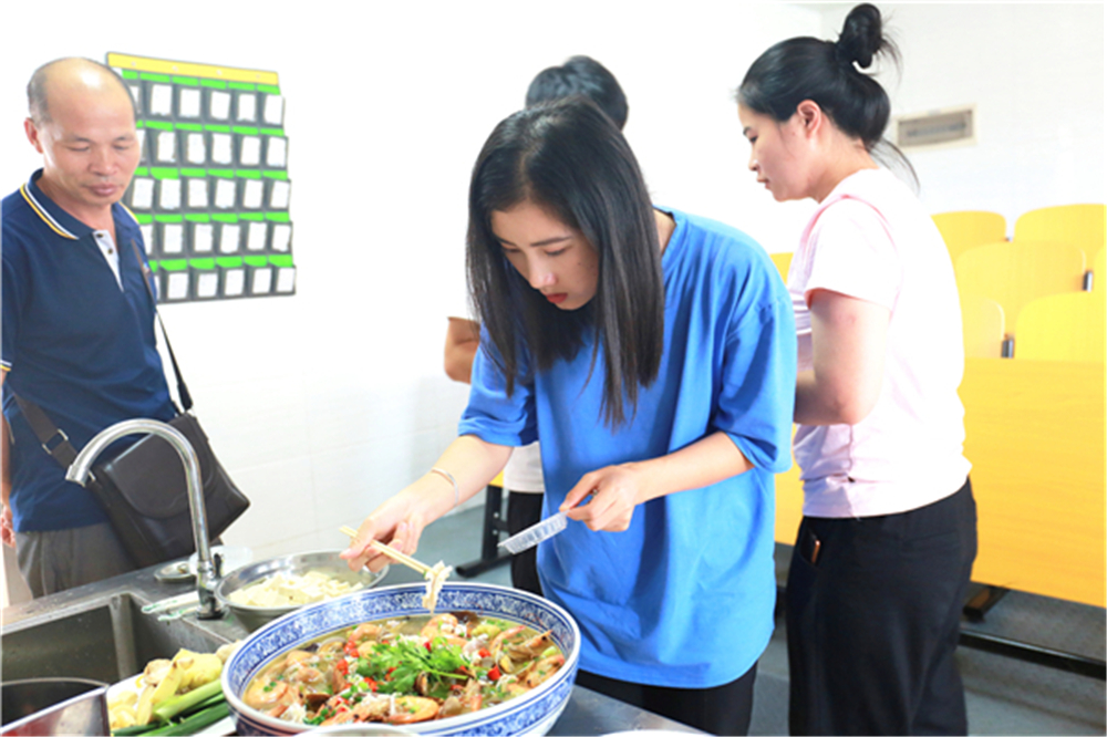 ְ����ѧ�ڰ��� | �����¶�������Ѱ�ٵص���ζ����