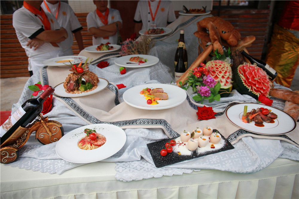 �����¶������ѧУ���δ����¡����³�����ϯ��Ƽ��ܴ���¡�ؾ���