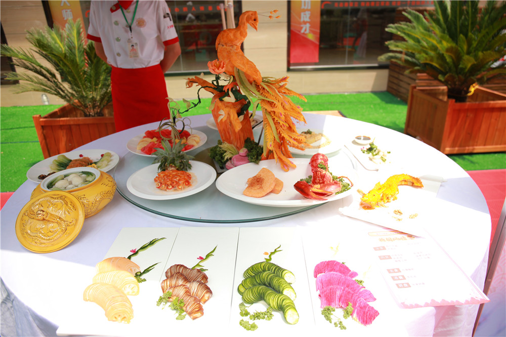 �����¶������ѧУ���δ����¡����³�����ϯ��Ƽ��ܴ���¡�ؾ���