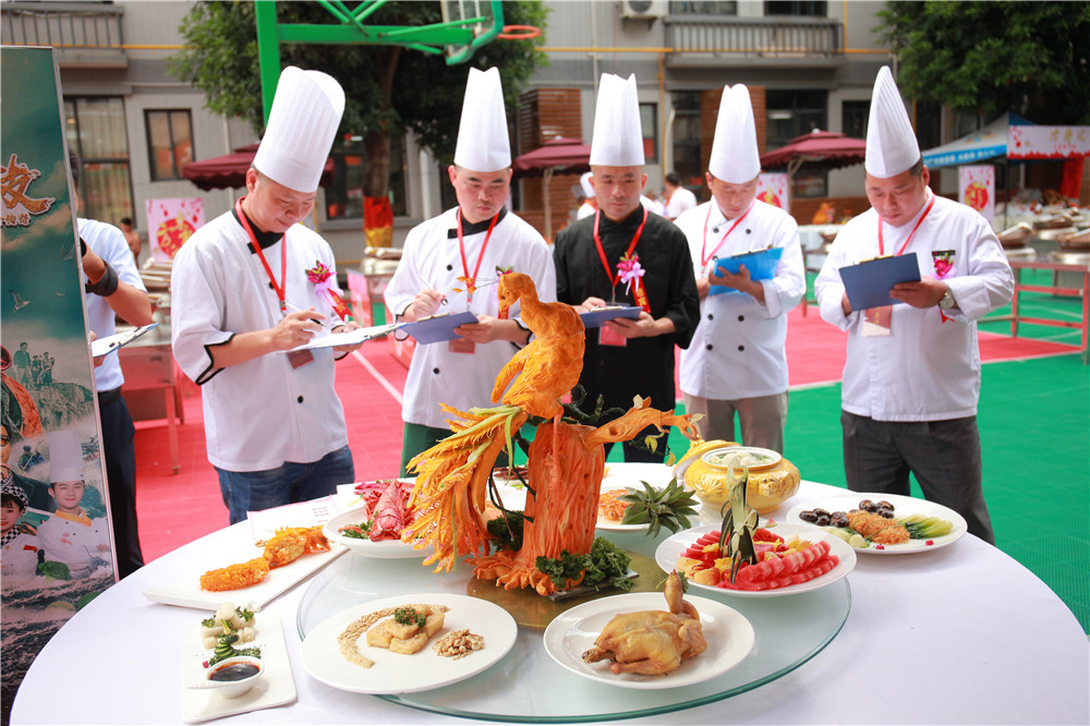 �����¶������ѧУ���δ����¡����³�����ϯ��Ƽ��ܴ���¡�ؾ���