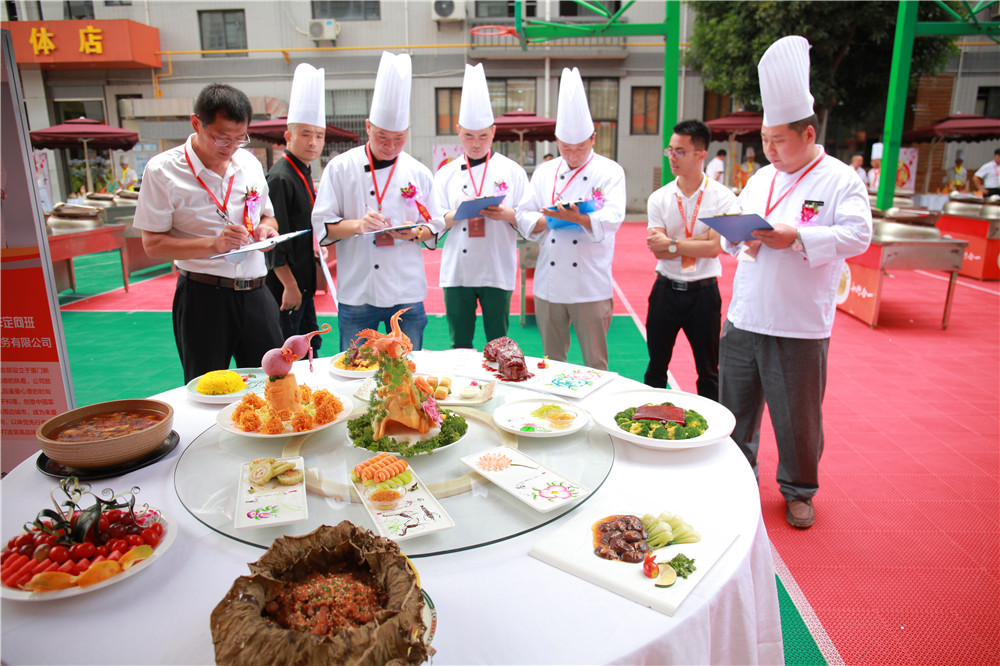 �����¶������ѧУ���δ����¡����³�����ϯ��Ƽ��ܴ���¡�ؾ���