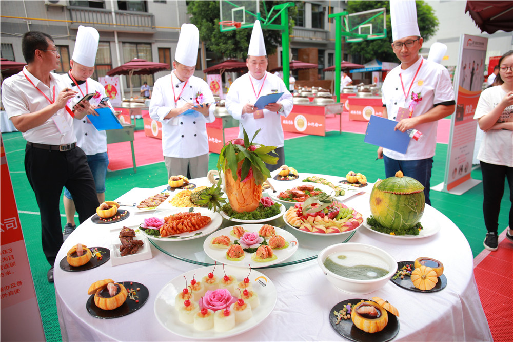 �����¶������ѧУ���δ����¡����³�����ϯ��Ƽ��ܴ���¡�ؾ���