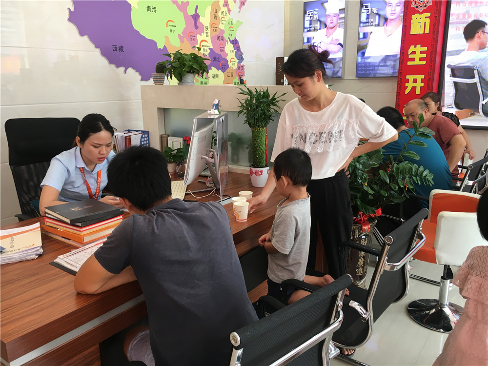 �����¶������ѧУ���δ����¡����³�����ϯ��Ƽ��ܴ���¡�ؾ���