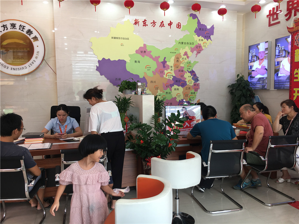 �����¶������ѧУ���δ����¡����³�����ϯ��Ƽ��ܴ���¡�ؾ���