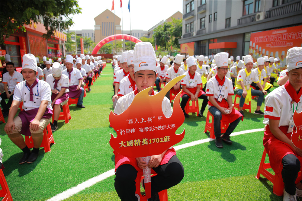 �����¶������ѧУ���δ����¡����³�����ϯ��Ƽ��ܴ���¡�ؾ���