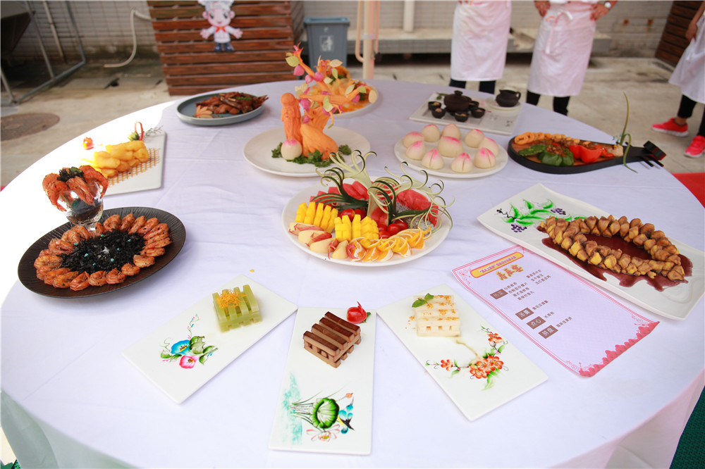 �����¶������ѧУ���δ����¡����³�����ϯ��Ƽ��ܴ���¡�ؾ���