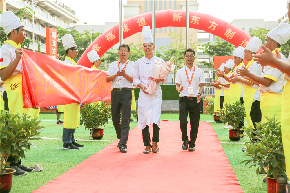 ����ʦ��У԰�������¶��������������ܴ�ʦ���