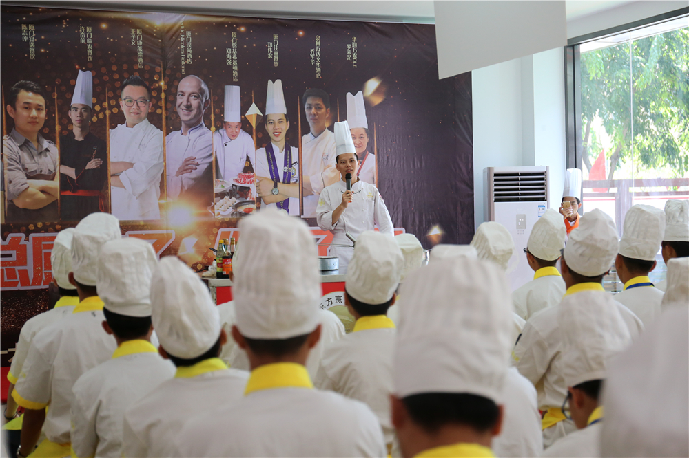 ����ʦ��У԰�������¶��������������ܴ�ʦ���