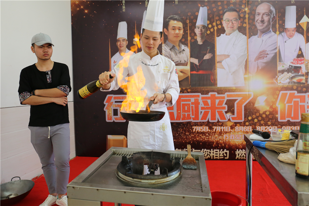 ����ʦ��У԰�������¶��������������ܴ�ʦ���