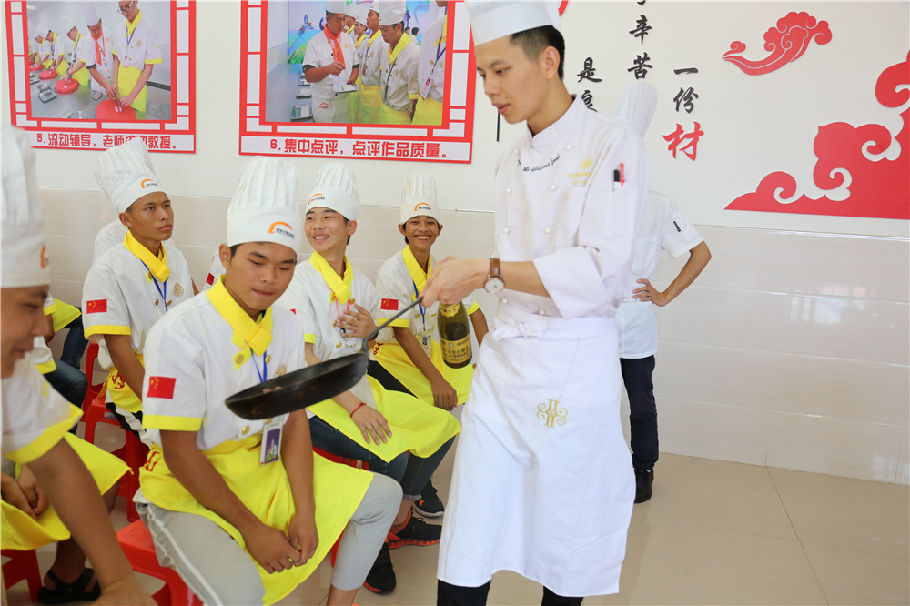 ����ʦ��У԰�������¶��������������ܴ�ʦ���