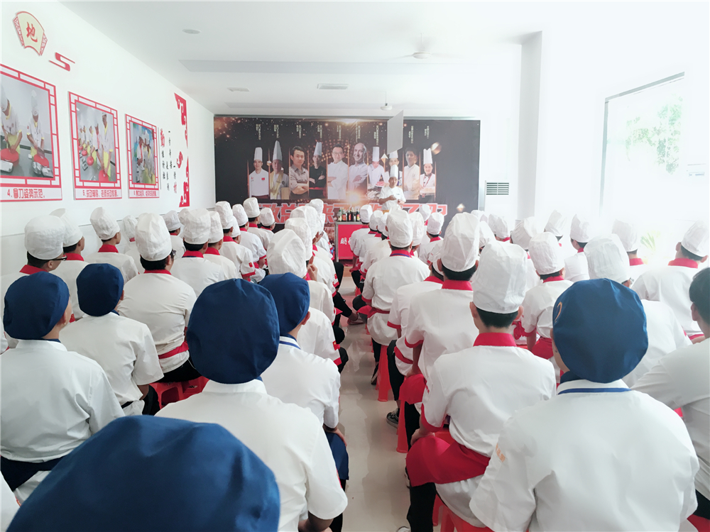 ����ʦ��У԰�������¶��������������ܴ�ʦ���